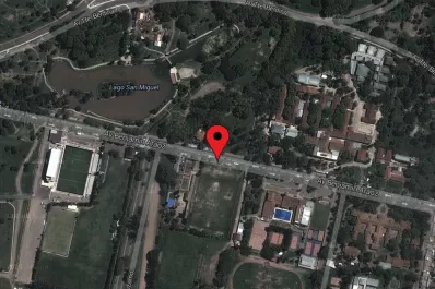 Un motociclista murió al chocar contra un poste de luz