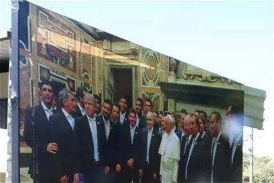 Brasil 2014: Una foto gigante del Papa Francisco acompaña a la Selección