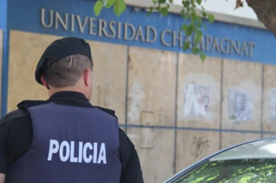 Una mujer murió tras caer del cuarto piso de una universidad