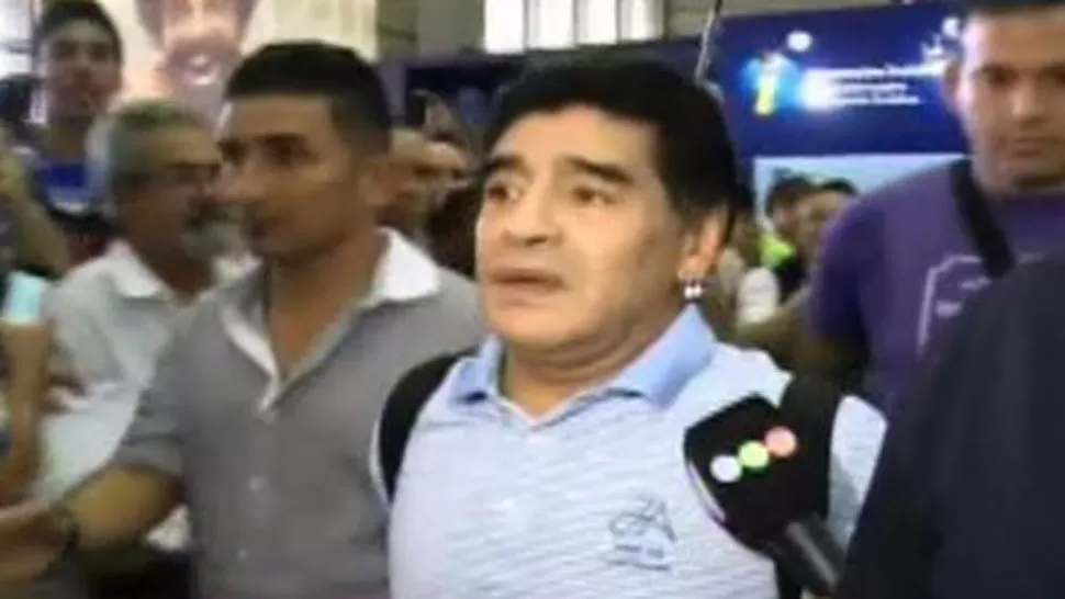 IRASCIBLE. Maradona no quiso hablar con una periodista argentina. FOTO TOMADA DE INFOBAE.COM