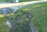 Agua y calles en mal estado en la zona sur de Yerba Buena