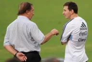 Acusan a Bilardo de colaborar con los barras