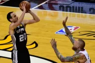 Mirá el triple de Manu Ginóbili sobre la chicharra