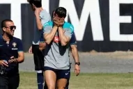 Cristiano Ronaldo se retiró de la práctica con la rodilla izquierda muy inflamada y cubierta de hielo