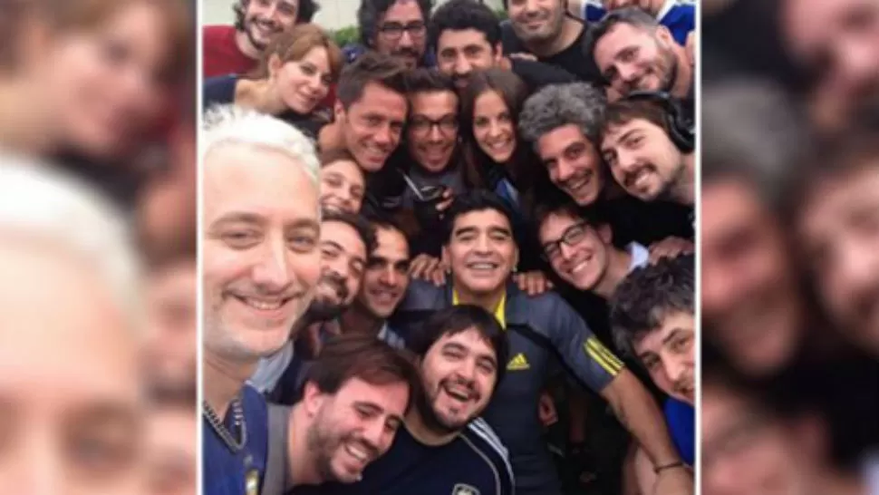 REVOLUCIÓN. La selfie de Diego Maradona en Brasil. IMAGEN DE TWITTER.COM