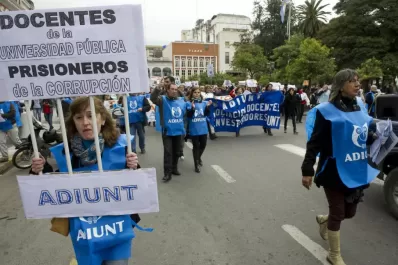 Se nacionaliza el conflicto docente de la UNT