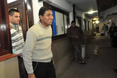 Separan a 17 policías acusados de torturar a los acusados del crimen de las turistas francesas