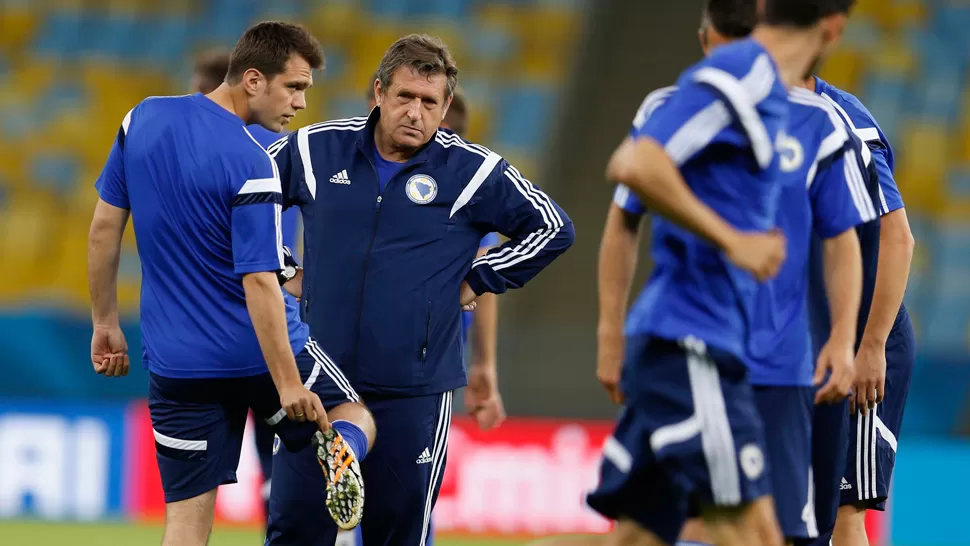 ARRIESGA TODO. El entrenador de Bosnia dijo que la identidad de su equipo es el juego ofensivo. REUTERS