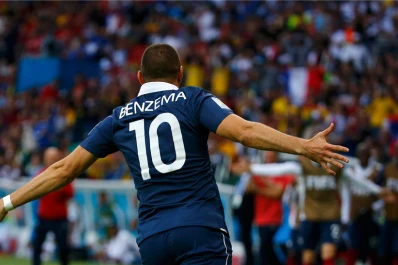 Francia derrota a Honduras con dos goles de Benzema