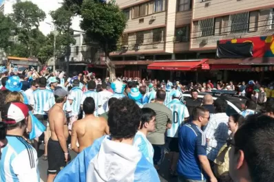 ¡Por Dios!, ¿dónde hay una entrada?