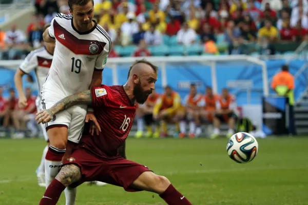 El grosero gesto de Meireles por la expulsión de Pepe