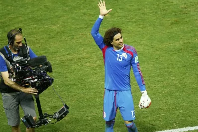 El arquero mexicano Ochoa dijo que fue el partido de su vida