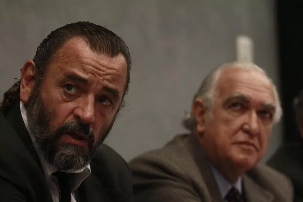 ACUSADO. El fiscal Campagnoli, junto a su abogado Ricardo Gil Lavedra. dyn