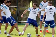 La Selección hizo fútbol con Higuaín y Gago entre los titulares