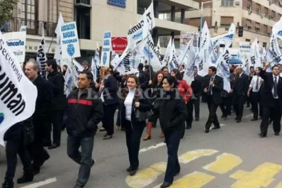 Los bancos de Tucumán dejaron de atender al público por el paro nacional