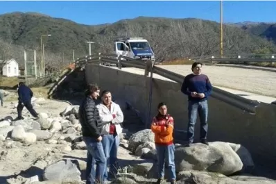 Una comisión judicial recorrió la zona del aluvión, en El Rodeo