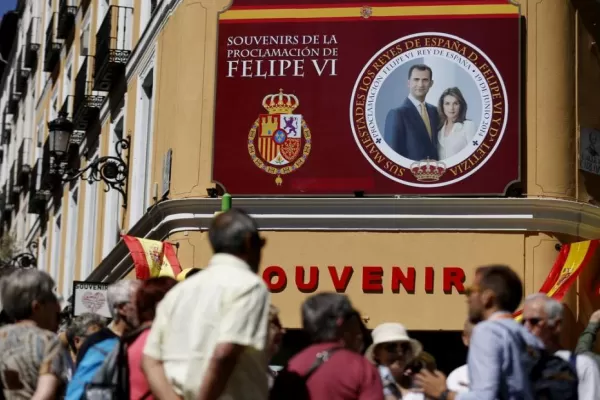 Aprueban la abdicación del rey Juan Carlos