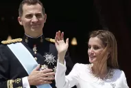 Letizia deslumbró con un vestido corto y blanco