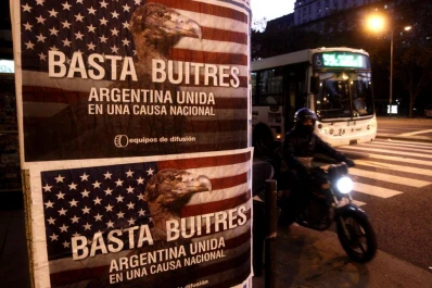Carteles contra los “holdouts”