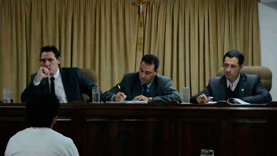EL TRIBUNAL. Los jueces condenaron a perpetua al acusado (FOTO DE ARCHIVO)