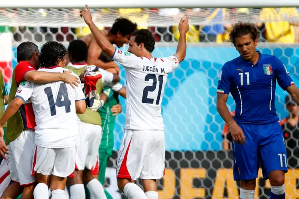 Costa Rica derrotó a Italia y sacude Brasil 2014