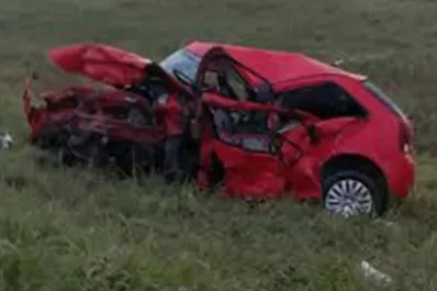 Murieron dos personas en un impresionante accidente