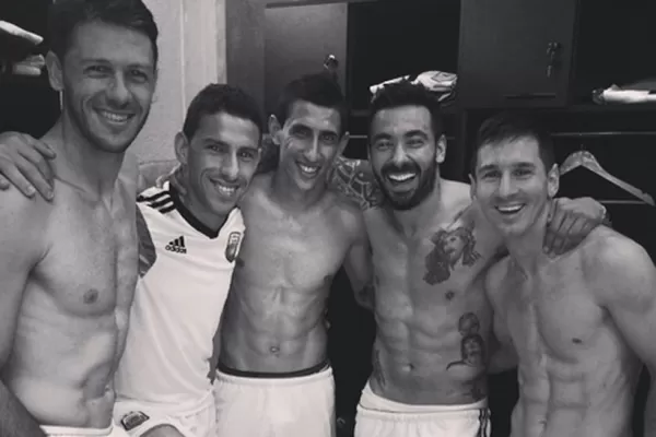 La Selección festejó con todo en el vestuario