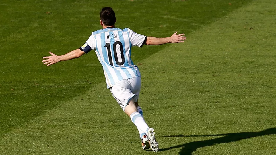 CHICO DE LA TAPA. Messi apareció en el último minuto y llevó a la Argentina a octavos. REUTERS