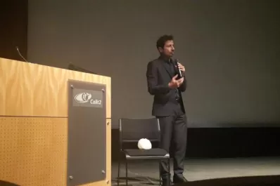 El italiano que corta el cerebro en rebanadas para digitalizarlas