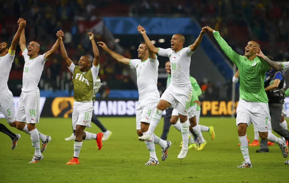 CELEBRACION. Los africanos se fueron felices de Beira Rio después de la goleada. REUTERS
