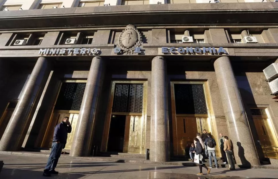 ESTRATEGIAS. En el Palacio de Hacienda de la Nación se diseñan las alternativas para que la Argentina evite un escenario de default técnico. ssdsdsd
