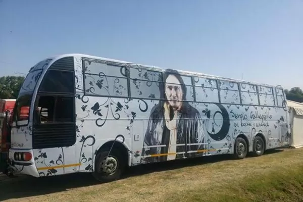 Sergio Galleguillo probaba el sonido y le robaron el colectivo