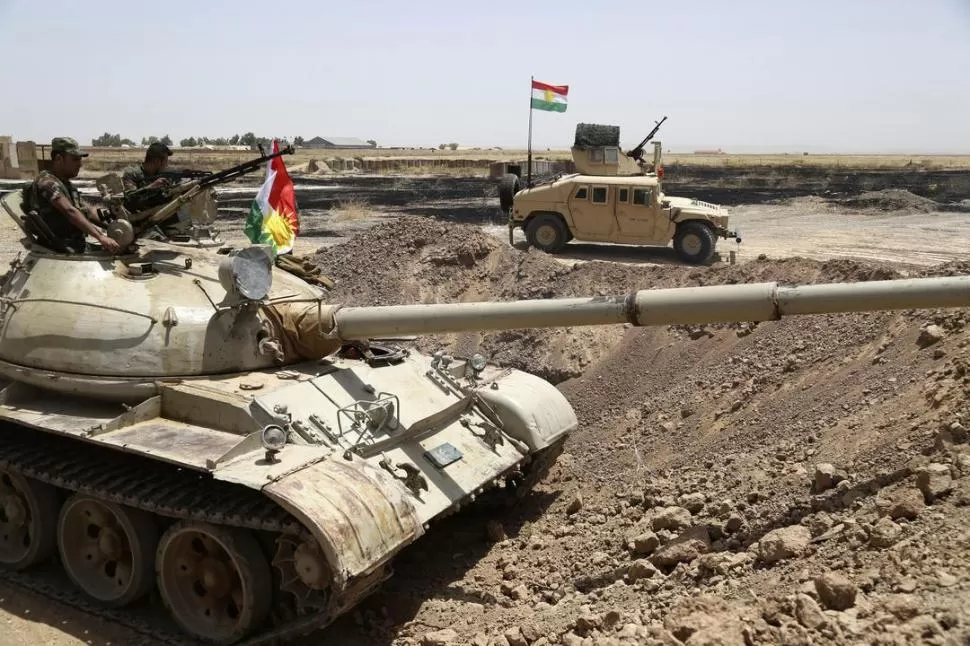TENSIÓN. Tropas kurdas se apostaron en áreas abandonadas por el ejército iraquí para proteger a Kurdistán. reuters 