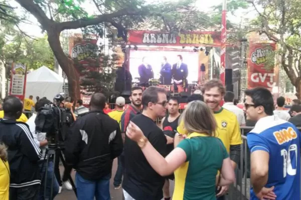 Vivir, sentir y respirar como uno más en la fiesta