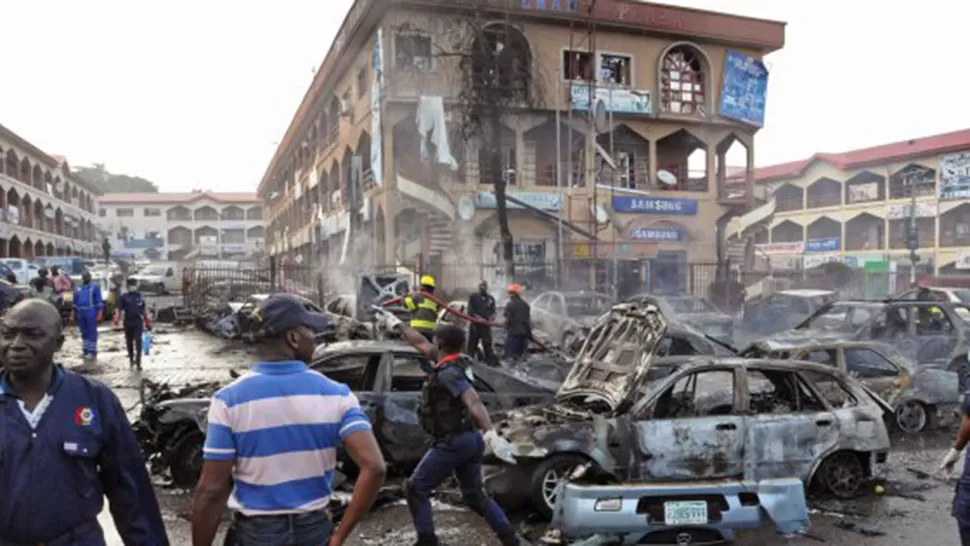 BOMBA EN ABUYA. 21 personas murieron y 17 resultaron heridas en un atentado en un shopping.