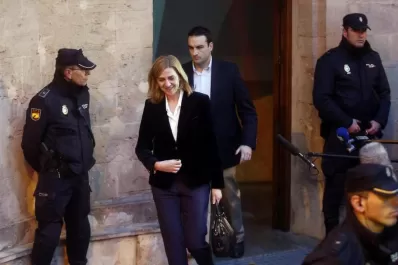 Procesan a la infanta Cristina y a su cónyuge