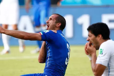 Empresas aprovechan la mordida de Suárez para hacer publicidad