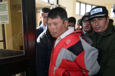 Un hombre apuñaló a 11 personas en un aeropuerto de Bolivia