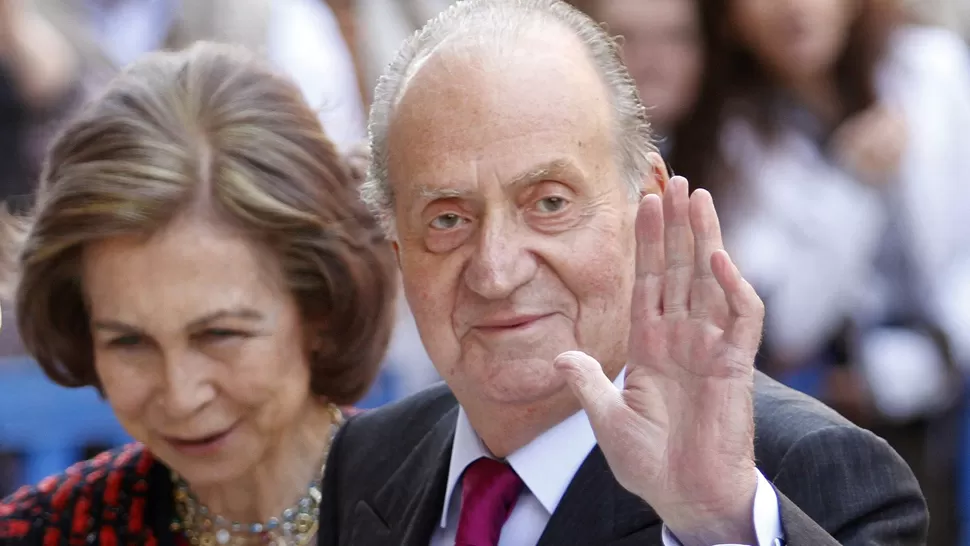 DE INVOLABLE A AFORADO. El abdicado Juan Carlos I y Sofía podrán ser juzgado por un tribunal superior. REUTERS