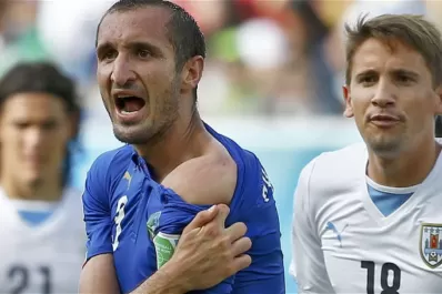 Chiellini se burla de la mordida de Suárez