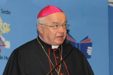 El Vaticano expulsa del sacerdocio a arzobispo polaco acusado de abuso sexual