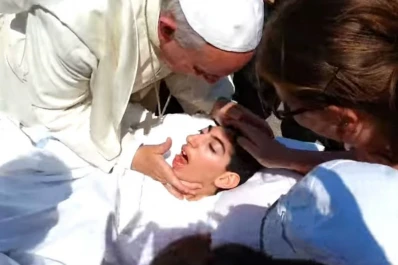 El gran gesto del Papa que recorre el mundo