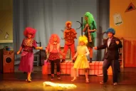 “La familia Fernándes” canta, baila, entretiene y deja mensajes optimistas