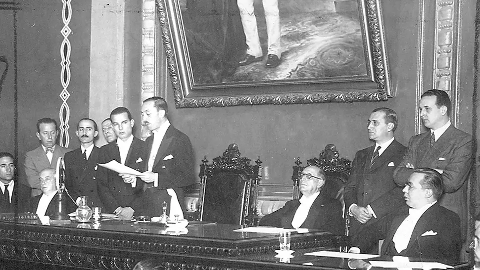 JUAN LUIS NOUGUES. En 1934, el gobernador de Tucumán lee el último mensaje a la Legislatura. Corrían los últimos días de su complicada administración.
