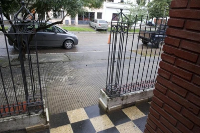 Arrancan las puertas y los portones de las casas