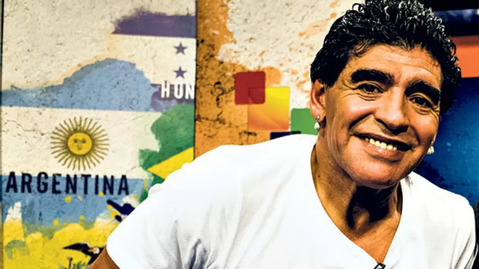 SIN FILTRO. Maradona fustigó que los ex campeones del mundo defendieran la suspensión de nueve juegos y cuatro meses impuesta a Suárez por haber mordido al italiano Giordio Chiellini, por orden del presidente de la FIFA, el suizo Joseph Blatter, a quien tildó de capo. 