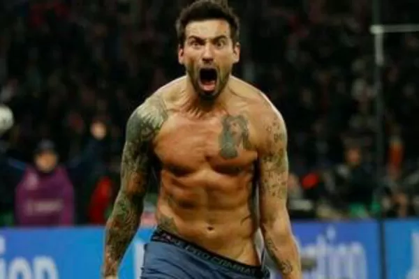 La tribuna femenina le dice piropos a Lavezzi por Twitter