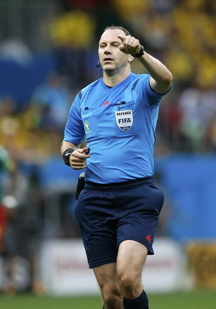 EMPRESARIO. El árbitro Eriksson ya dirigió dos partidos en este Mundial. 