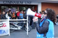 Con una marcha de antorchas, docentes cierran el cuatrimestre