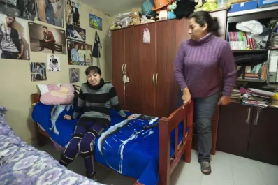 Dos veces acudió a la Justicia para que la obra social cubriera su enfermedad, rara e incurable